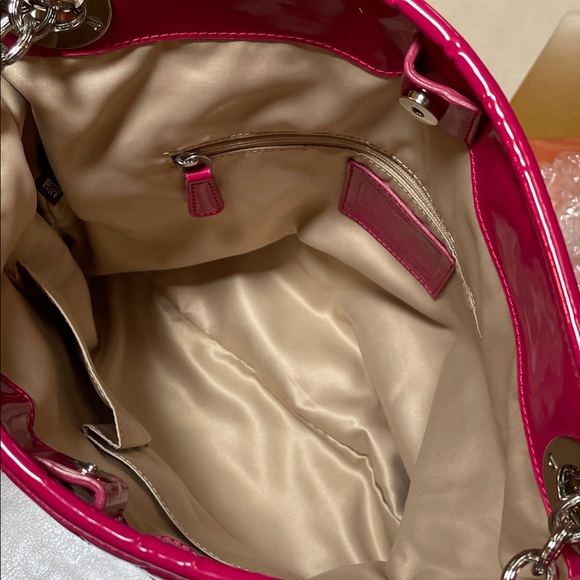 Coach Poppy Liquid Gloss Quilted Shoulder Bag in Raspberry Pink 🔥 - Picture 14 of 17